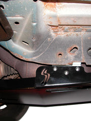 Load image into Gallery viewer, FuSide view of the bracket mounted onto the Jeep of the Engine/Transmission skid plate for the Jeep Liberty KJ

