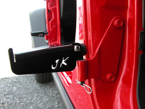 Rear driver's side foot peg mounted on the Jeep Wrangler JKU with JK cutout